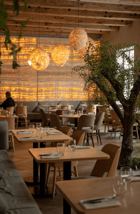 Restaurant & Bar Banquette Seating — Dubai luxury furnishing